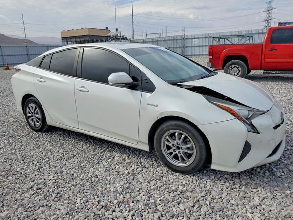 2016 TOYOTA PRIUS