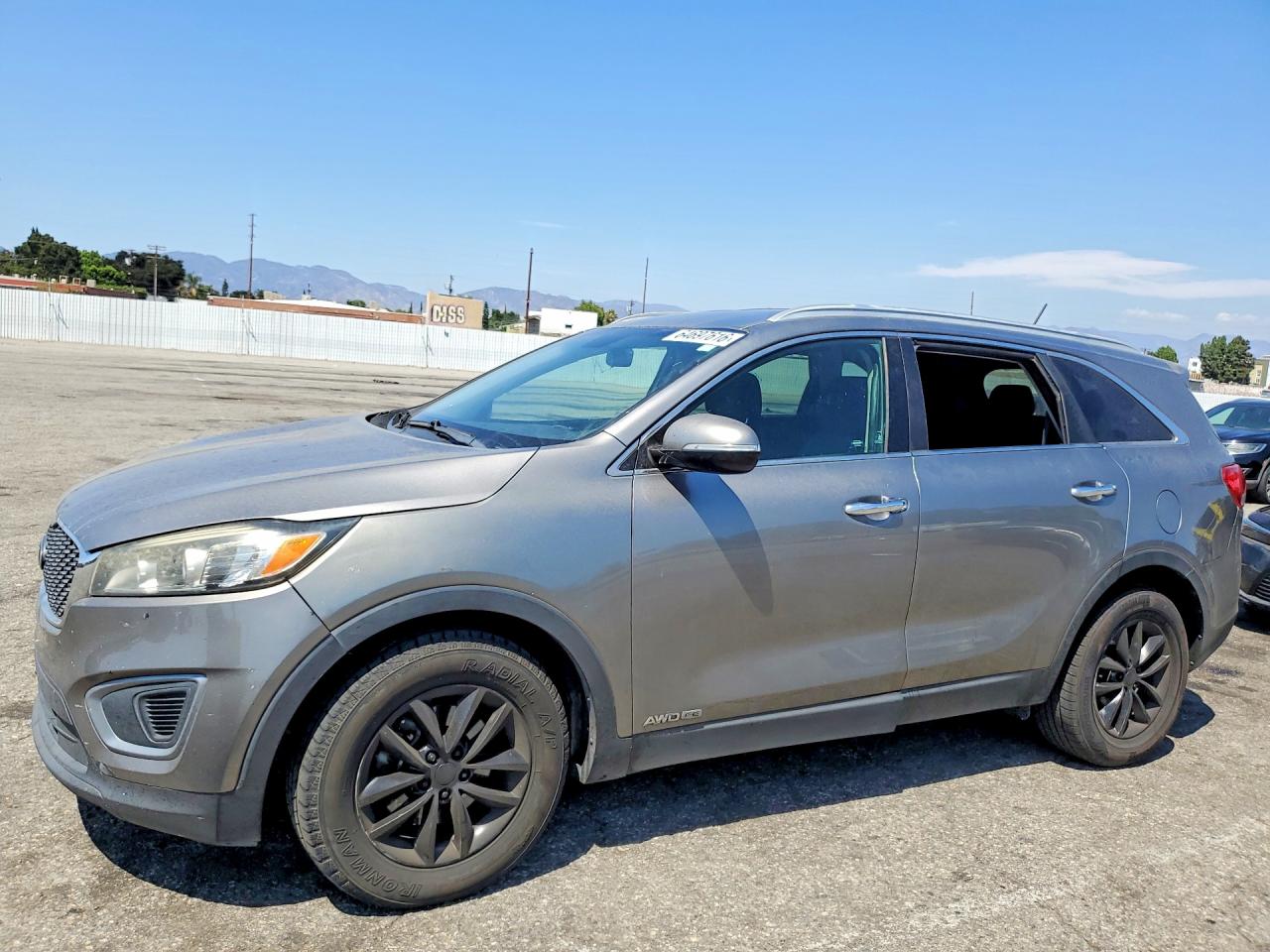 2016 KIA SORENTO L / LX