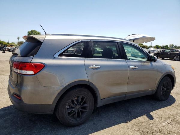 2016 KIA SORENTO L / LX