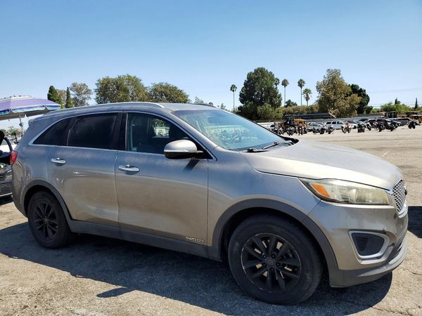 2016 KIA SORENTO L / LX
