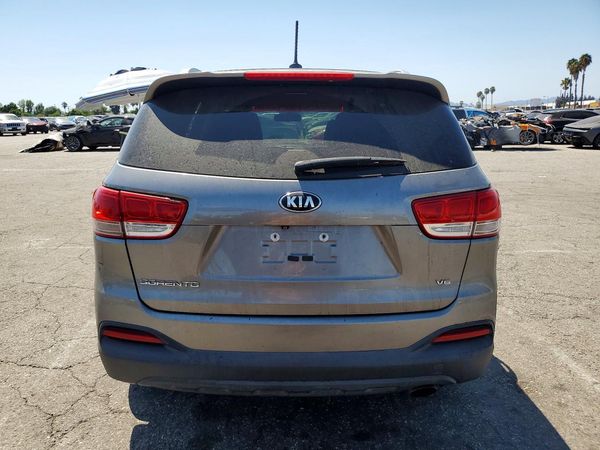 2016 KIA SORENTO L / LX