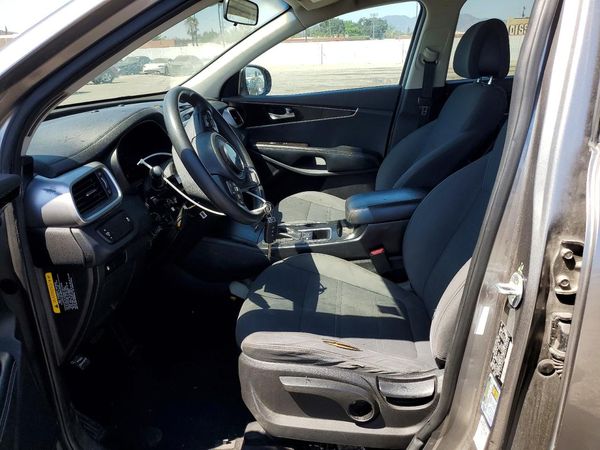 2016 KIA SORENTO L / LX