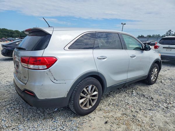 2016 KIA SORENTO L / LX