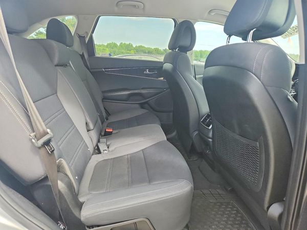 2016 KIA SORENTO L / LX
