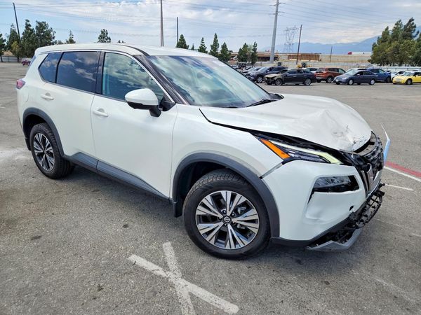 2021 NISSAN ROGUE SV — Passenger 3/4