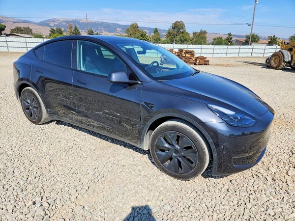 2025 TESLA MODEL Y