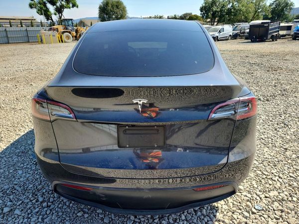 2025 TESLA MODEL Y
