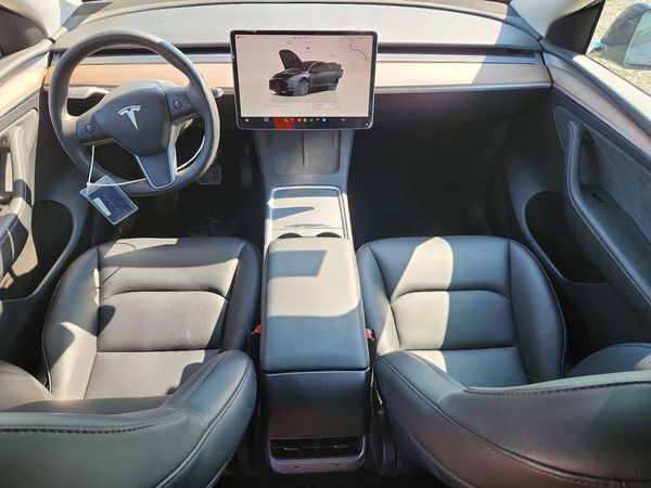 2025 TESLA MODEL Y