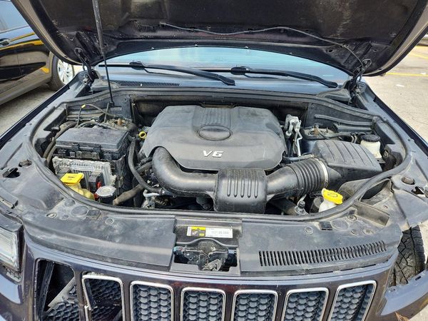 2014 JEEP CHEROKEE Overland — Engine bay