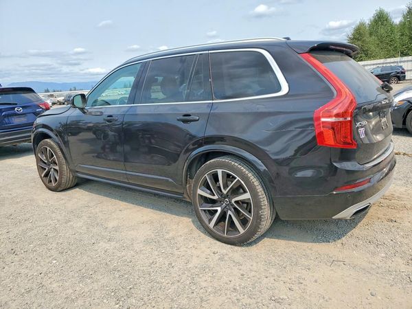 2021 VOLVO XC90 Momentum