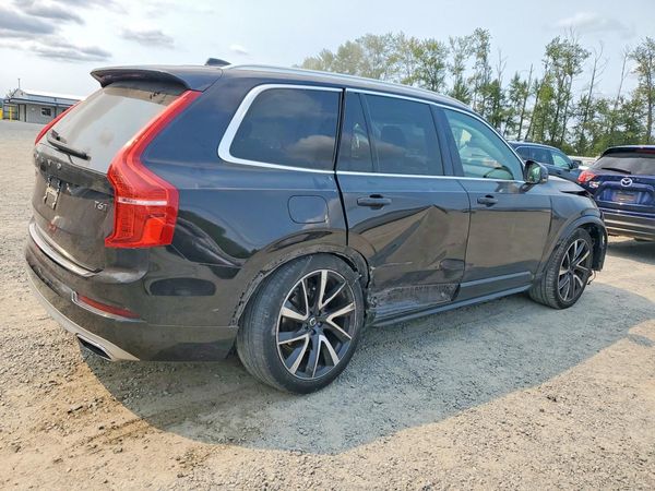 2021 VOLVO XC90 Momentum