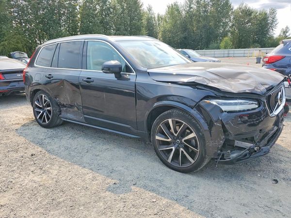 2021 VOLVO XC90 Momentum