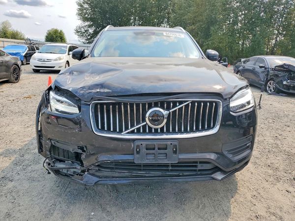 2021 VOLVO XC90 Momentum