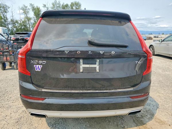 2021 VOLVO XC90 Momentum