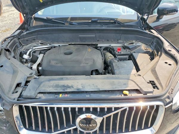 2021 VOLVO XC90 Momentum