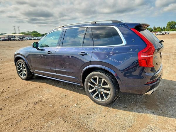 2019 VOLVO XC90 Momentum