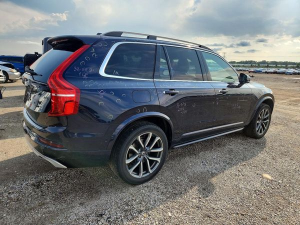 2019 VOLVO XC90 Momentum