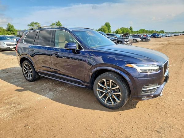 2019 VOLVO XC90 Momentum