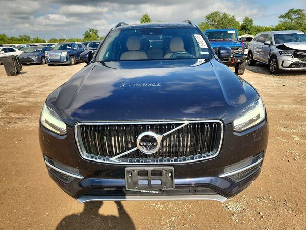 2019 VOLVO XC90 Momentum
