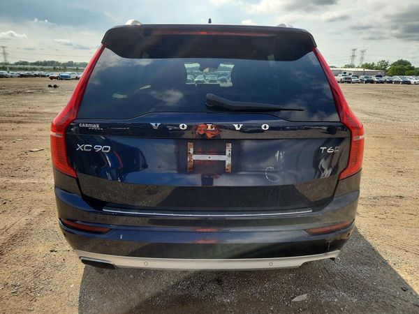 2019 VOLVO XC90 Momentum