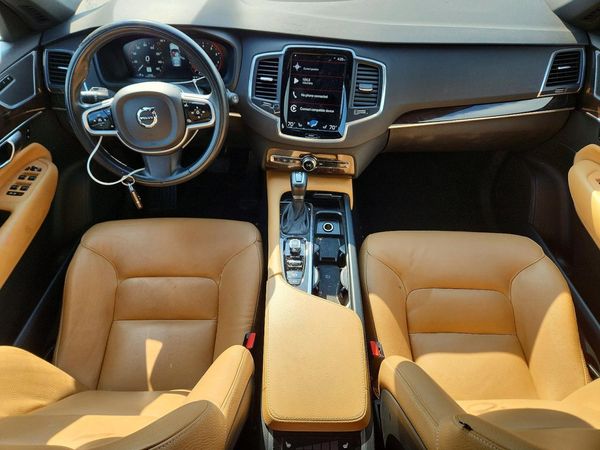 2019 VOLVO XC90 Momentum