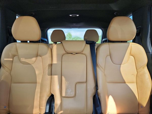 2019 VOLVO XC90 Momentum