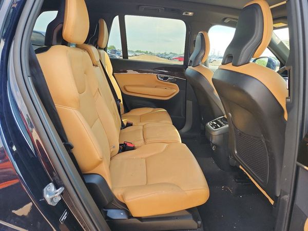 2019 VOLVO XC90 Momentum