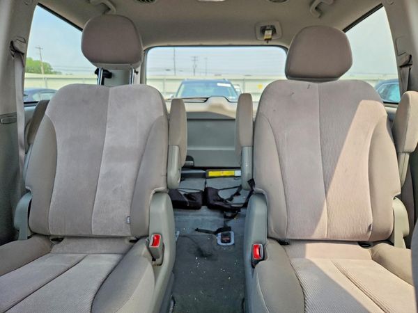 2014 KIA SEDONA