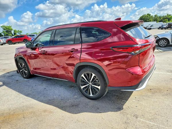 2021 TOYOTA HIGHLANDER XSE