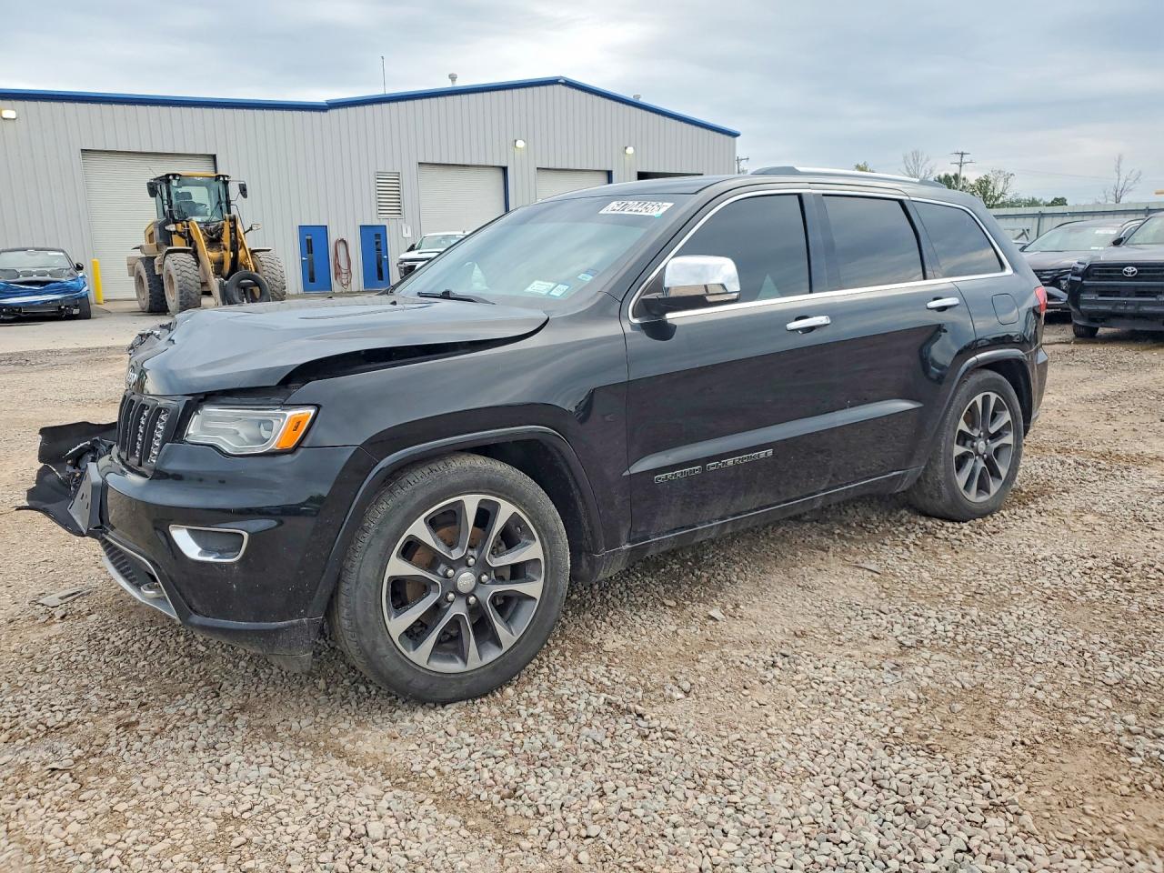 2017 JEEP GRAND CHEROKEE Overland — Front 3/4