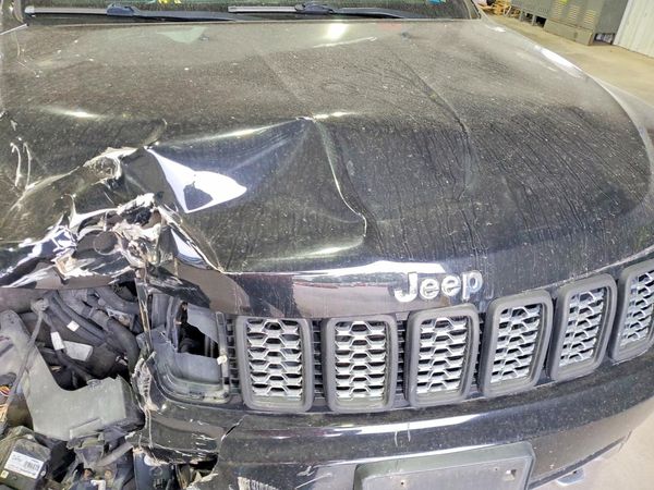 2017 JEEP GRAND CHEROKEE Overland — Engine bay