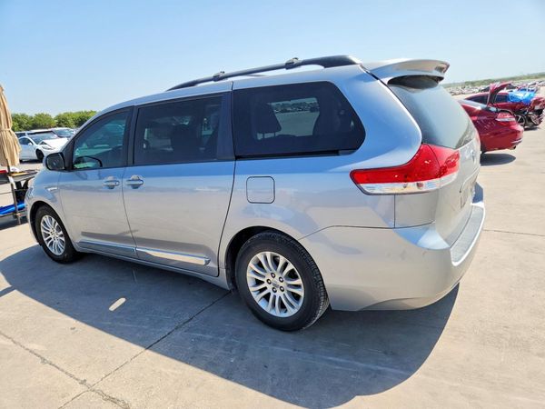 2013 TOYOTA SIENNA