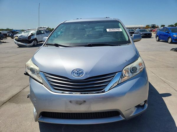 2013 TOYOTA SIENNA