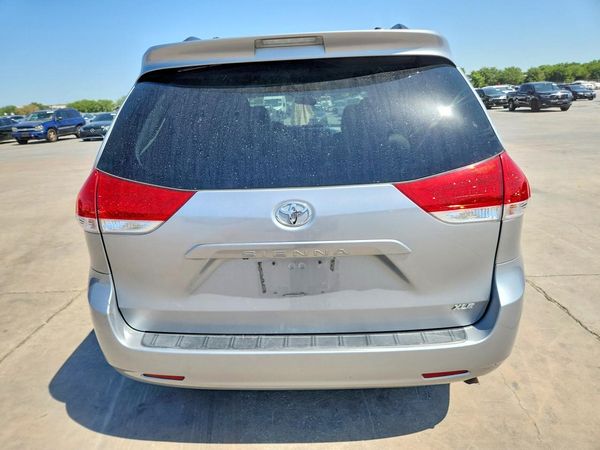 2013 TOYOTA SIENNA