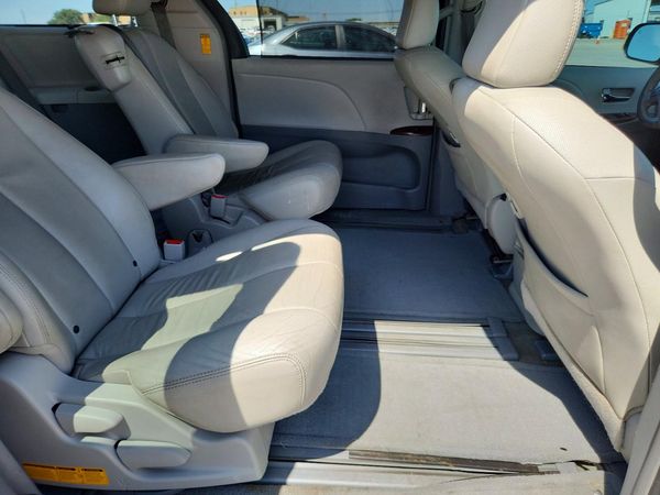 2013 TOYOTA SIENNA