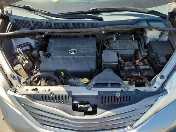 2013 TOYOTA SIENNA
