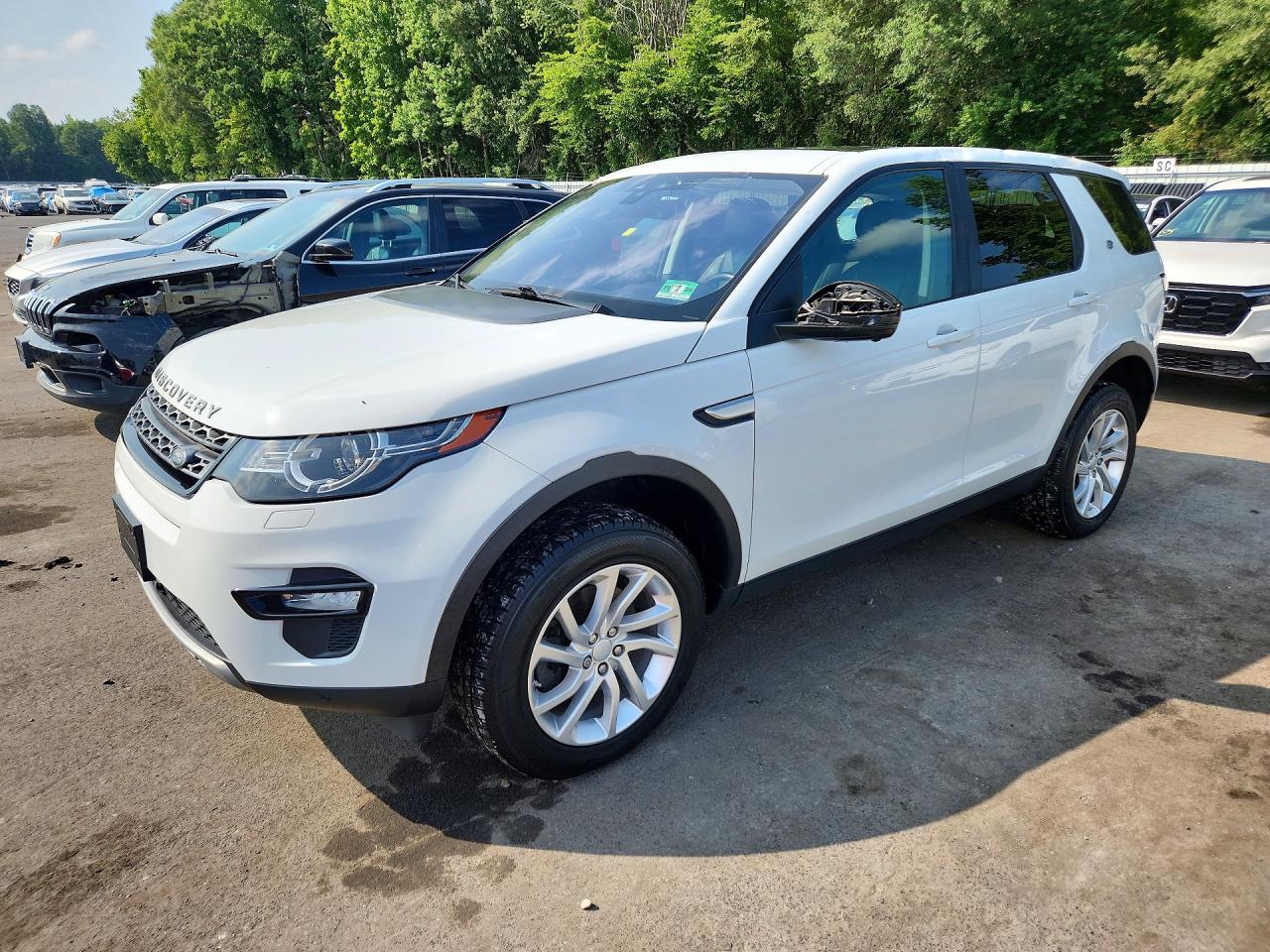 2017 LAND ROVER DISCOVERY SPORT HSE — Front 3/4