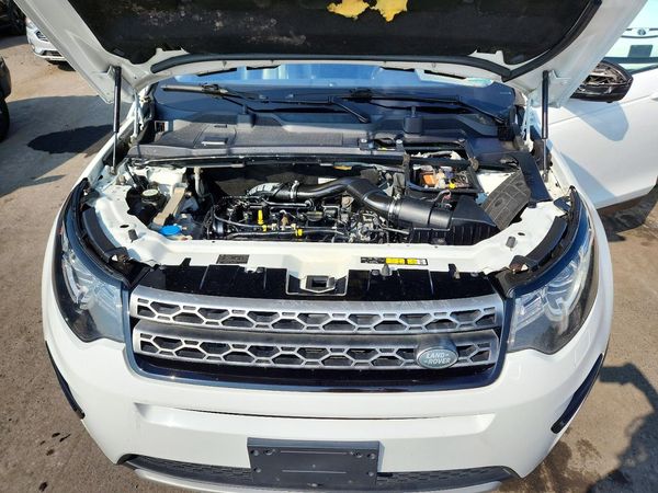 2017 LAND ROVER DISCOVERY SPORT HSE — Engine bay