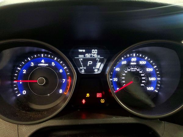 2012 HYUNDAI ELANTRA