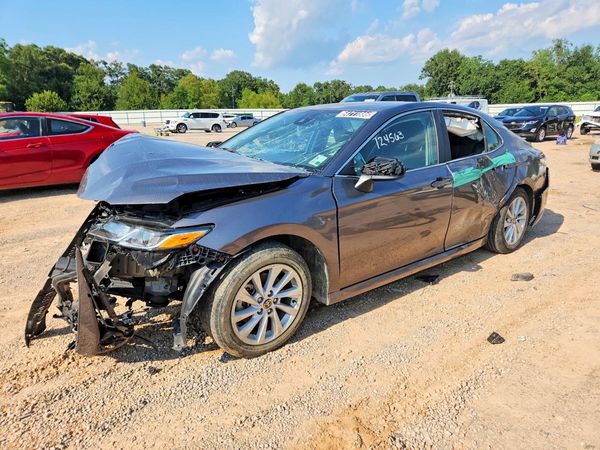 2023 TOYOTA CAMRY LE — Front 3/4