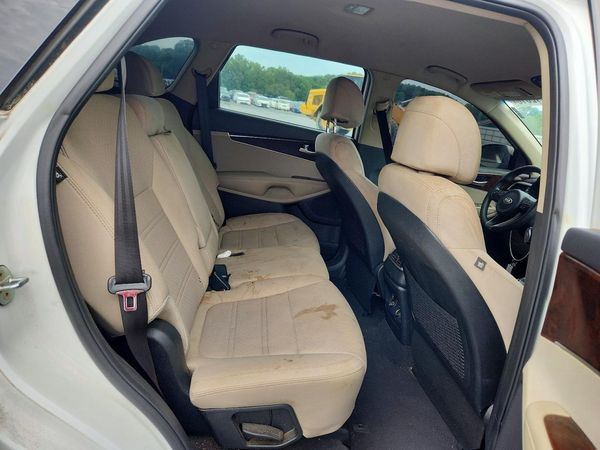 2017 KIA SORENTO L, LX
