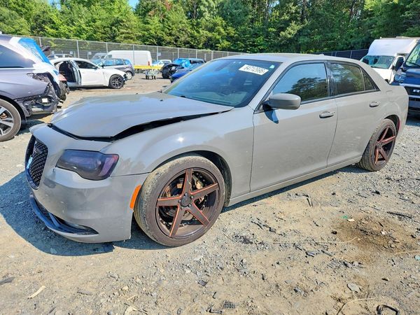 2019 CHRYSLER 300