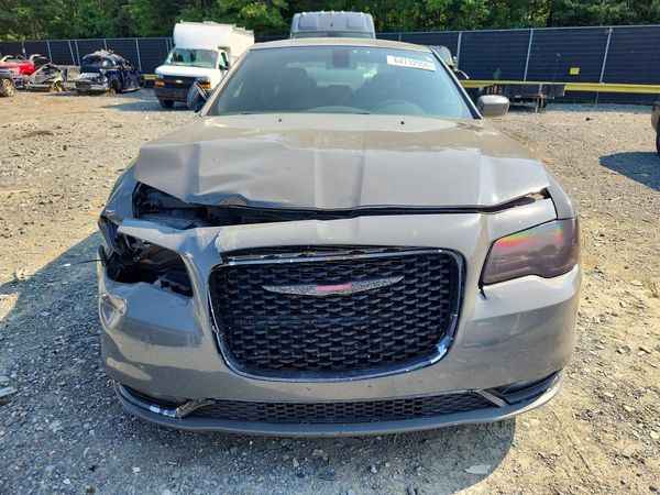 2019 CHRYSLER 300