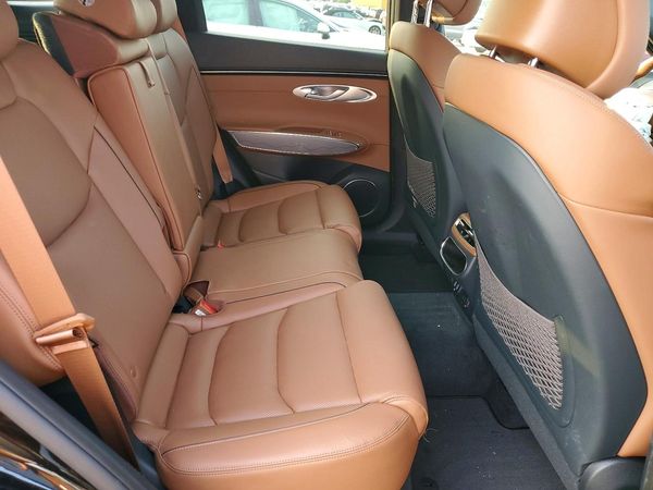 2025 GENESIS GV70