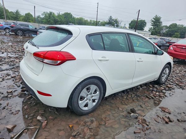 2017 KIA FORTE5 LX