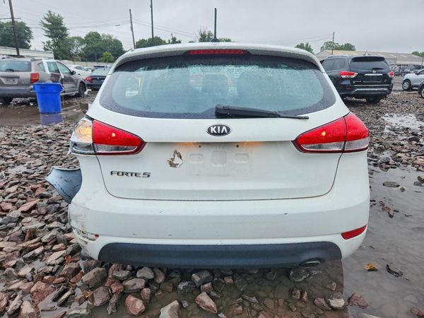 2017 KIA FORTE5 LX