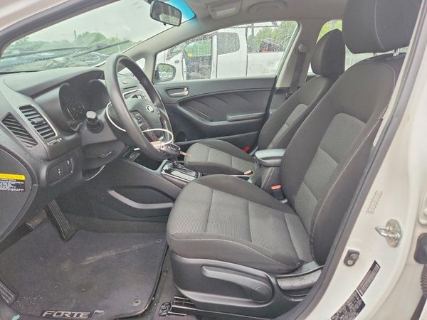 2017 KIA FORTE5 LX