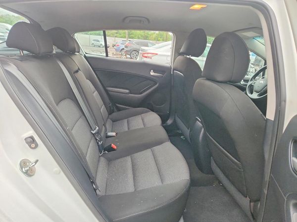 2017 KIA FORTE5 LX