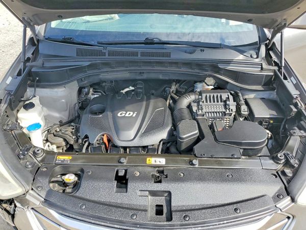 2016 HYUNDAI SANTA FE Base — Engine bay