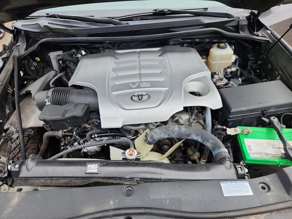2019 TOYOTA LAND CRUISER VX-R